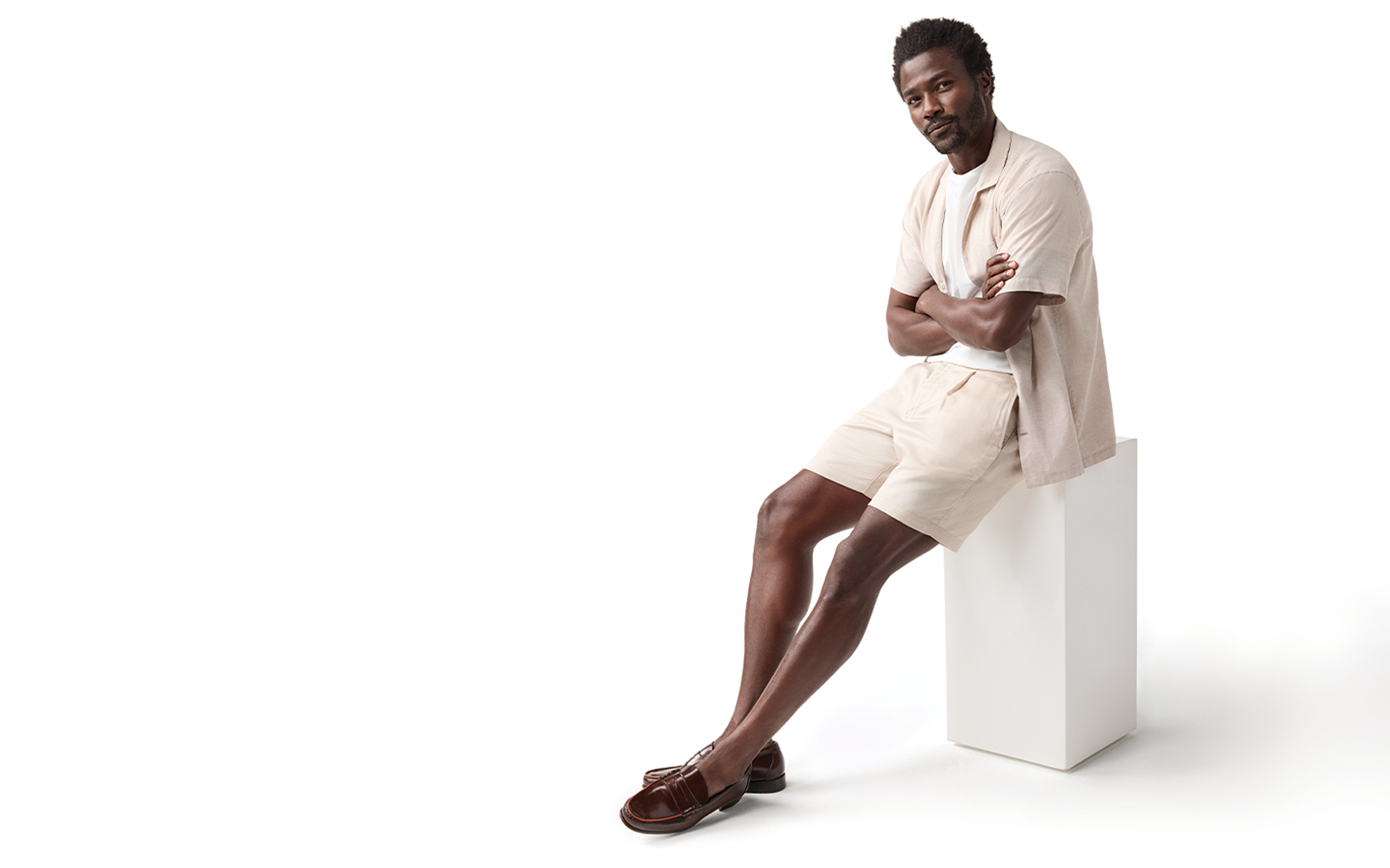 Man wearing Tech Linen Pleated Short