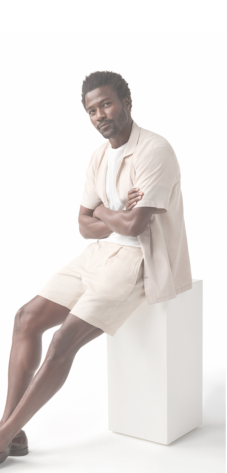 Man wearing Tech Linen Pleated Short